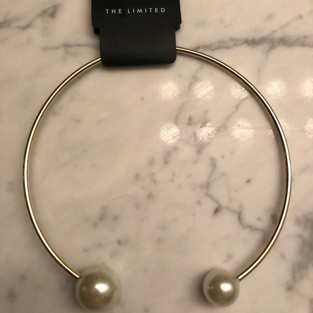 The Limited pearl choker.